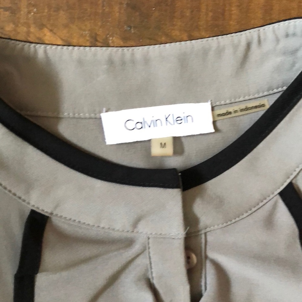 Calvin Klein top - Picture 2 of 2